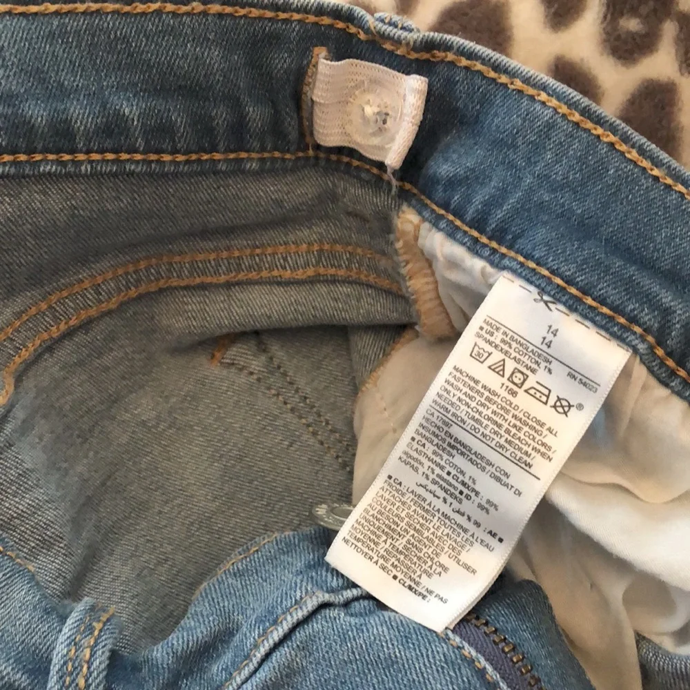 NWOT Old Navy Light Blue Wash Jean Shorts Size 14